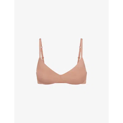 Skims Wireless Push-up Plunge Bra In Sienna