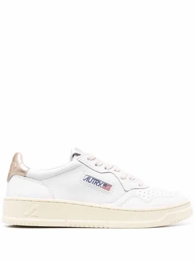 Autry 'medalist' White Low Top Sneakers With Contrasting Heel Tab In Leather Woman