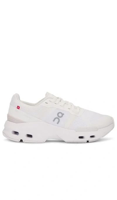 On Sneakers Cloudpulse In White
