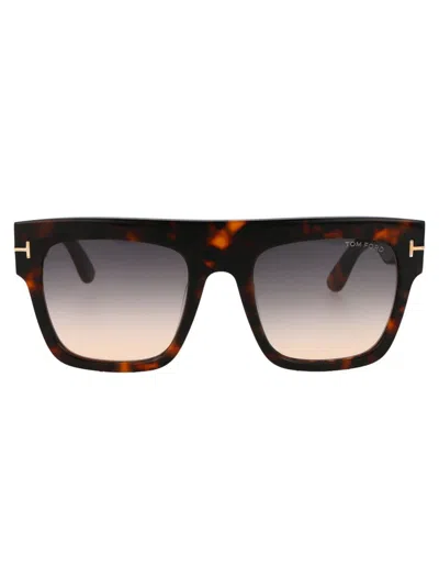 Tom Ford Sunglasses In 52b Avana Scura / Fumo Grad
