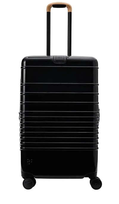 Beis The Glossy Medium Check-in Roller In Black