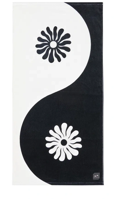 Slowtide Botanical Balance Towel In Black,white