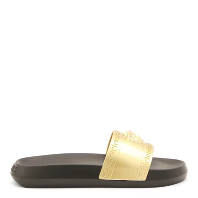 Versace Flat Shoes In Black-gold