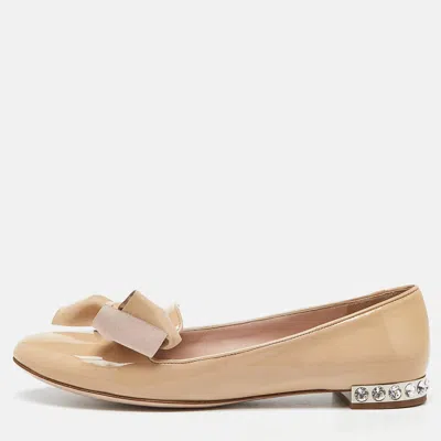 Pre-owned Miu Miu Beige Patent Leather Bow Detail Crystal Embellished Heel Ballet Flats Size 38.5