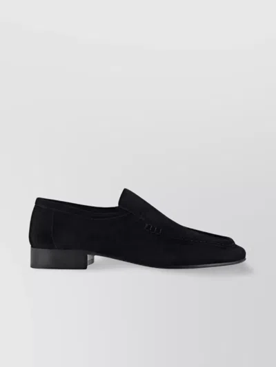 The Row Loafer Aus Wildleder In Black