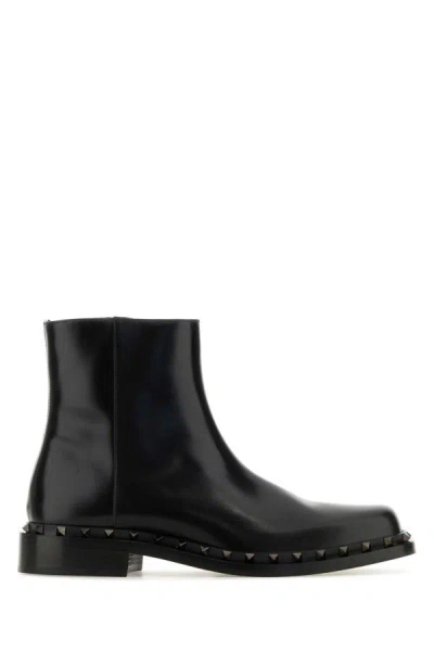 Valentino Garavani Rockstud Ankle Boots In Black