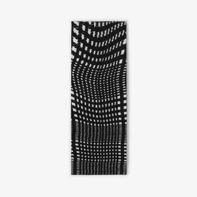Burberry Warped Houndstooth Tights In Monochrome