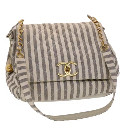Pre-owned Chanel Matelassé White Canvas Shoulder Bag ()