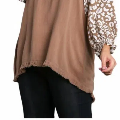 Umgee Round Neck With Unfinished Frayed Hem Top In Latte In Brown