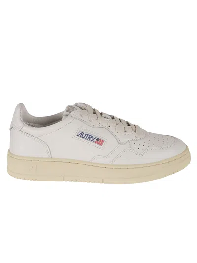 Autry Medalist Low Man Sneakers In White