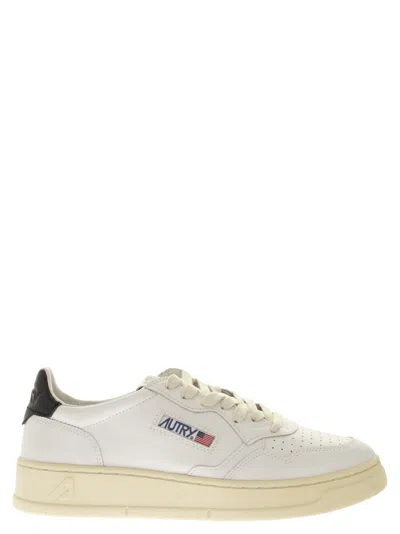 Autry Medalist Low - Leather Sneakers In White/black