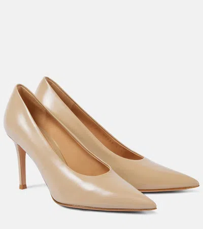 Gianvito Rossi Robbie Leather Pumps In Brown