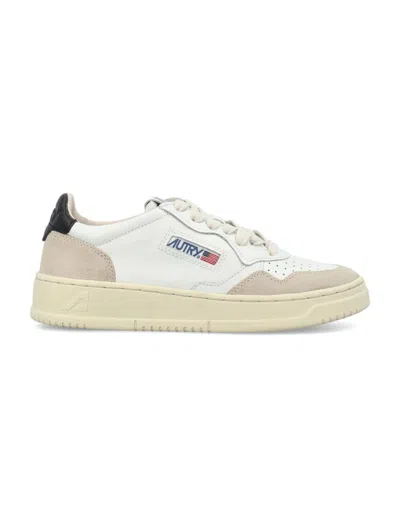Autry Medalist Low-top Sneakers In White Navy