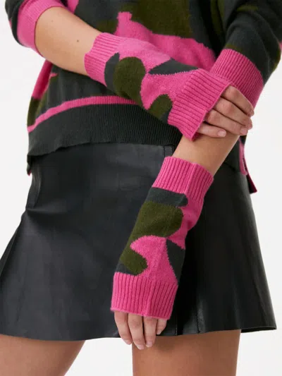 Brodie Cashmere Camo Wrist Warmers In Party Pink