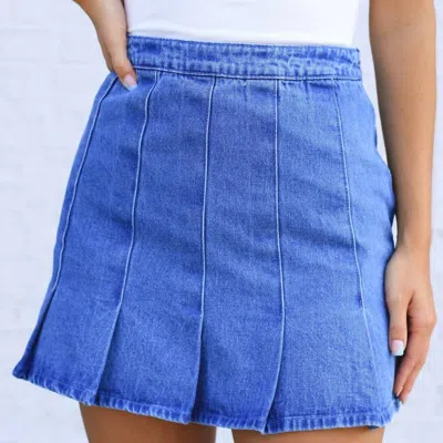 Le Lis Follow My Lead Skirt In Medium Wash In Blue