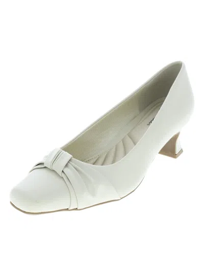 Easy Street Waive Pumps In White