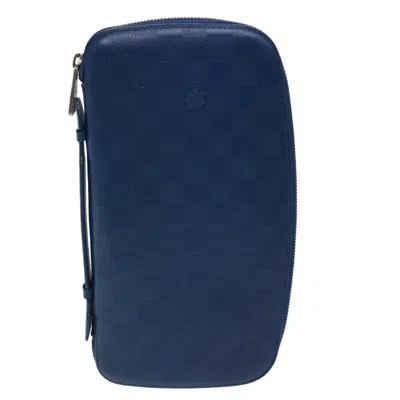 Pre-owned Louis Vuitton Atholl Leather Clutch Bag () In Blue
