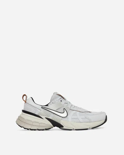 Nike Wmns V2k Run Sneakers Pure Platinum / Chrome In Gray