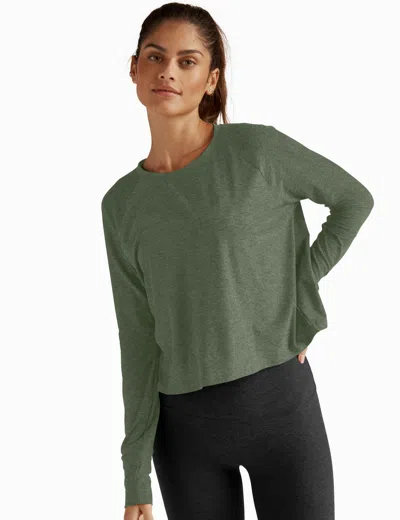 Beyond Yoga Featherweight Daydreamer Pullover In Green