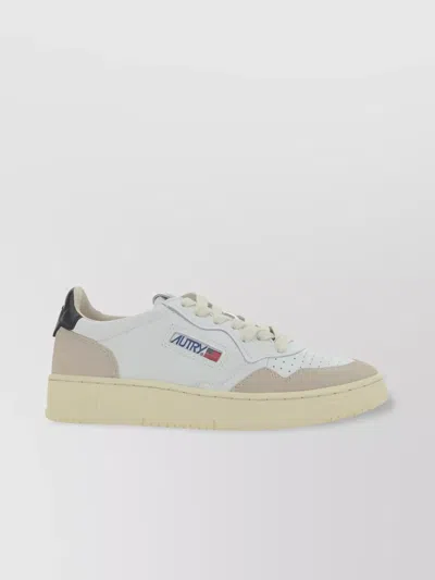 Autry Medalist Low-top Sneakers In White Black