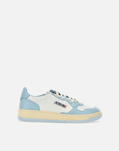 Autry Aulm Wb40 Trainers In White-blue