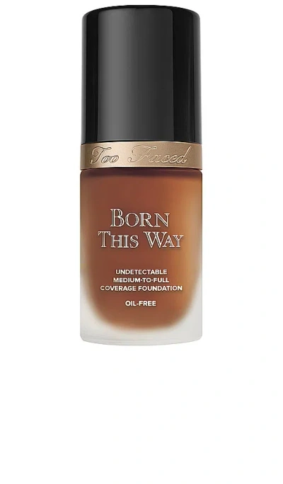 Too Faced Born This Way Foundation In 五香朗姆酒色