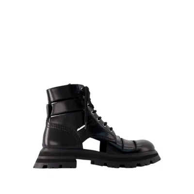Alexander Mcqueen Wander Ankle Boots - Leather - Black
