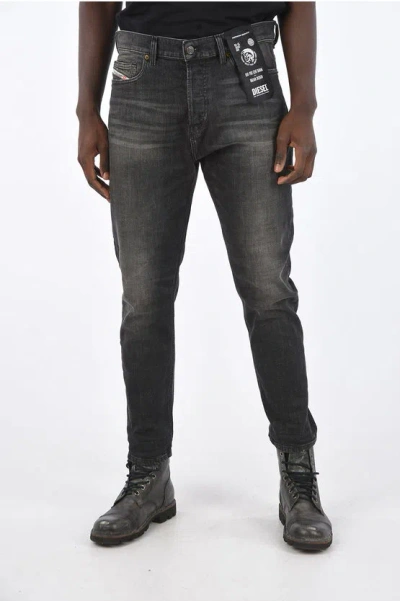 Diesel D-vider Stonewashed Carrot Fit Pants In Gray