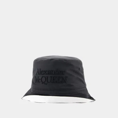 Alexander Mcqueen Low Rever Bucket Hat In Black