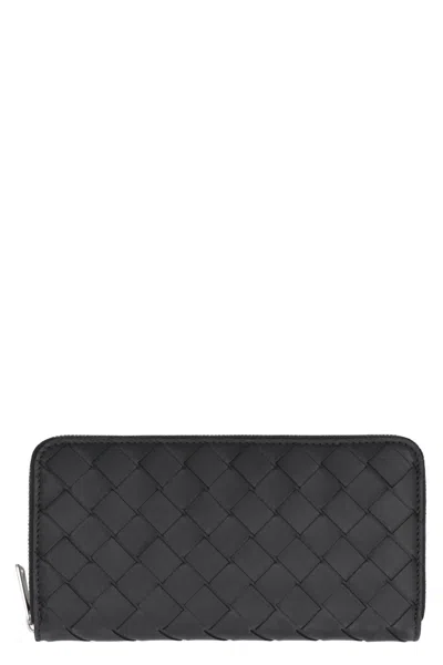 Bottega Veneta Intrecciato Leather Wallet For Men In Black