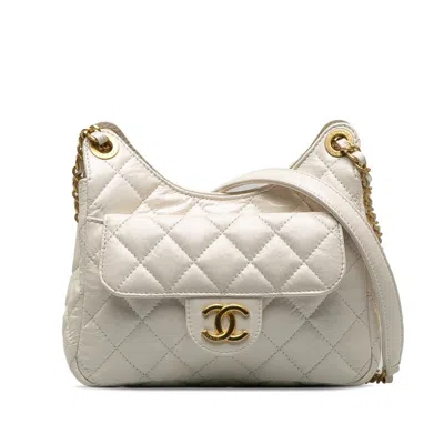 Pre-owned Chanel Matelassé White Leather Shopper Bag ()