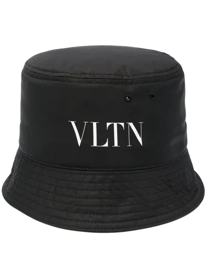 Valentino Garavani Logo Print Bucket Hat In Black