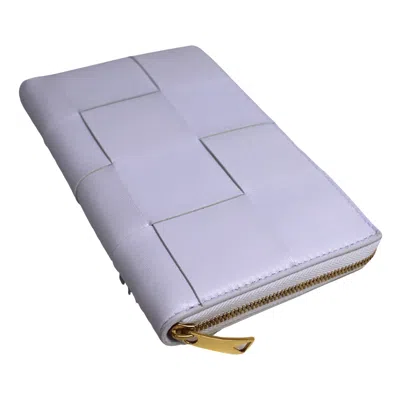 Bottega Veneta Cassette Purple Leather Wallet  ()