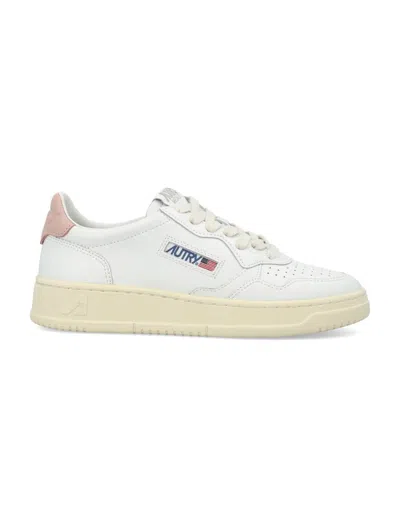 Autry Medalist Low Woman Sneakers In White Pink