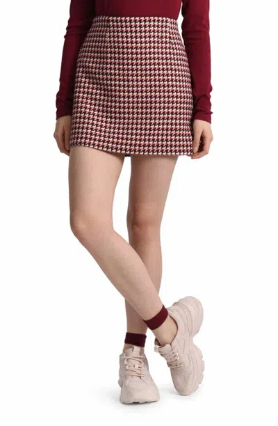 Molly Bracken Houndstooth Mini Skirt In Dark Red In Brown