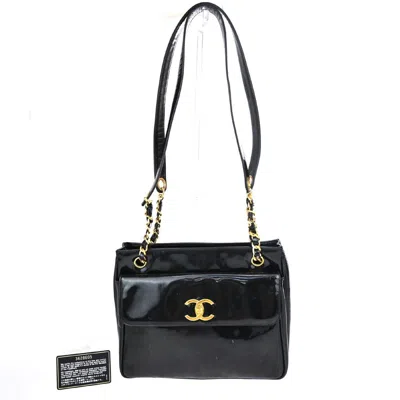 Pre-owned Chanel Logo Cc Black Patent Leather Shoulder Bag ()