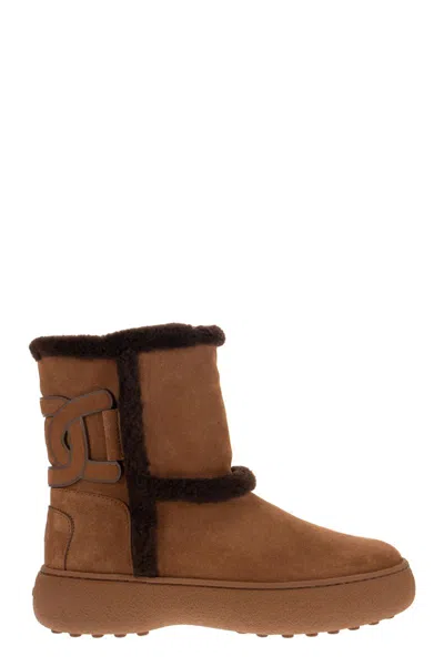 Tod's Chunky Suede Ankle Boot With Iconic Chain Motif And Lamb Fur Lining In Brown