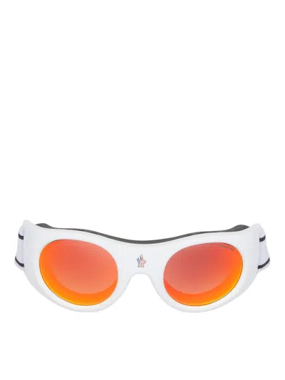 Moncler Eyewear Shield Frame Sunglasses In 21u