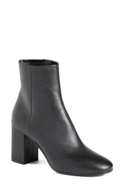 Balenciaga Charlotte Leather Ankle Boots In Noir