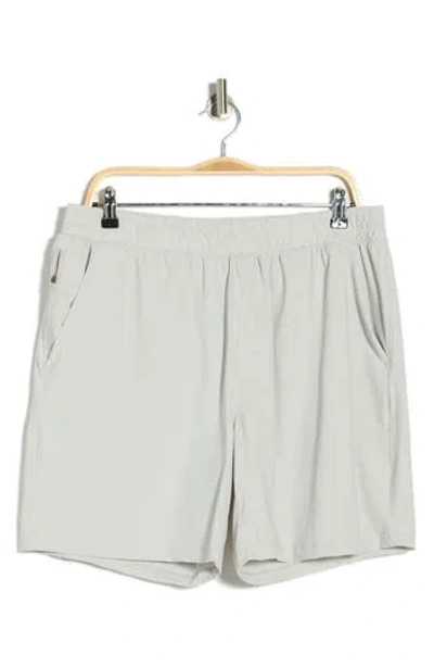 90 Degree By Reflex Warp Agility 7-inch Shorts In Green