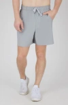 90 Degree By Reflex Warp End Zone Shorts In Sleet