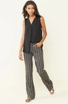 Nydj Print Pleat Back Sleeveless Split Neck Blouse In Black