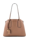 MARC JACOBS THE EDITOR BAG IN TAUPE.,M0012564