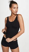 YUMMIE SEAMLESSLY SHAPED 2 WAY TANK BLACK,YUMMI30121