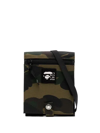 A Bathing Ape Camouflage Print Flat Shoulder Bag In 绿色