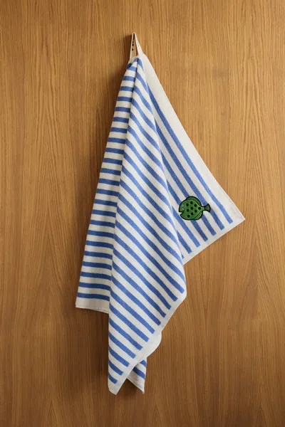A Days March Owe Flounder Bath Towel In Blue