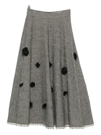 A Tentative Atelier Floral-appliqué Skirt In Gray