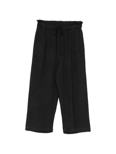 A Tentative Atelier Geisel A Trousers In Black