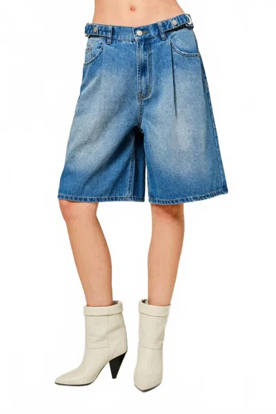 Aaron & Amber Adjustable Waist Shorts In Med Wash In Blue