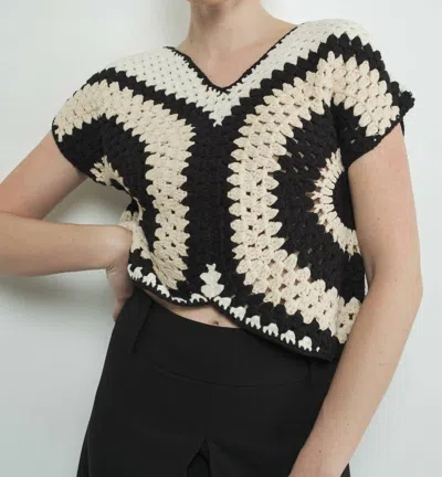 Aaron & Amber Crochet Short Sleeve Sweater In Black